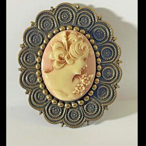 Vintage Faux Cameo Brooch Pin / Resin